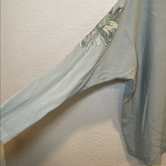 LIV Milano Light Green Gray Knit Top with Flower Accent Size 1X - Picture 6 of 8